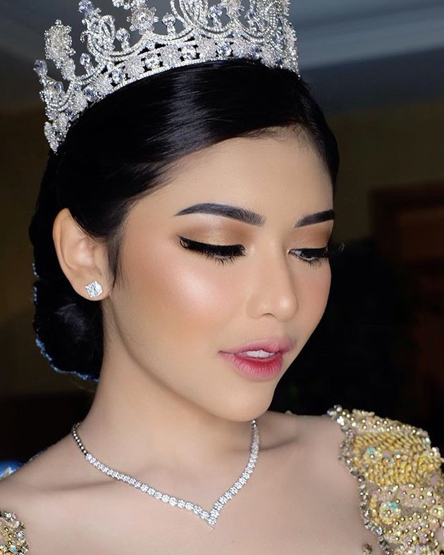 Beautiful Appearance Details of Rica Andriani, Wife of Kompol Fahrul Sudiana, at the Wedding Ceremony and Reception, Looks Like a Queen!