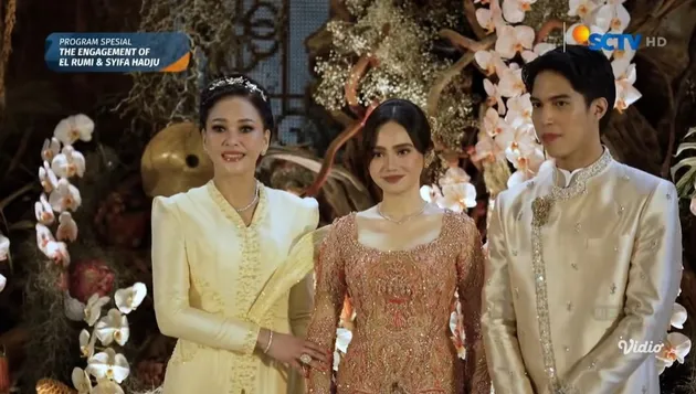 Maia Estianty di samping Syifa Hadju