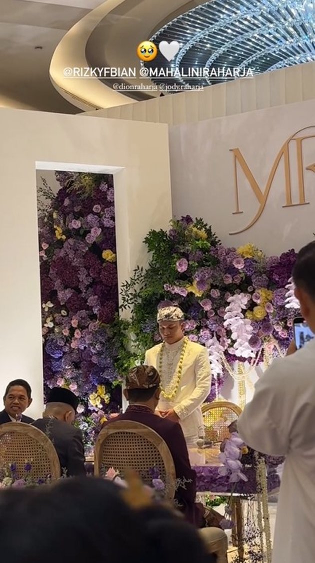 Moments of Rizky Febian and Mahalini's Wedding Vows, Ikky Nervously Smiles Seeing the Beautiful Bride