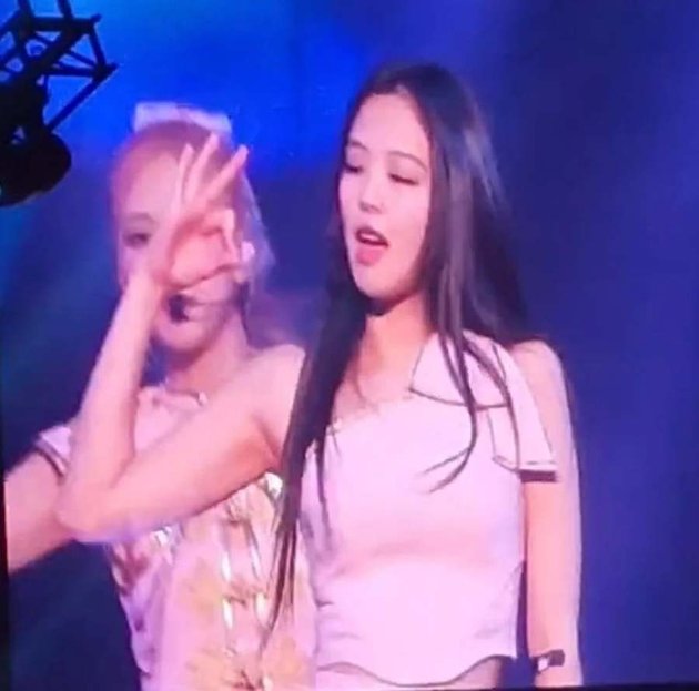 Jennie BLACKPINK's Moment of Leaving the Stage Due to Illness, Looking Weak and Making Fans Worried - Apologizes