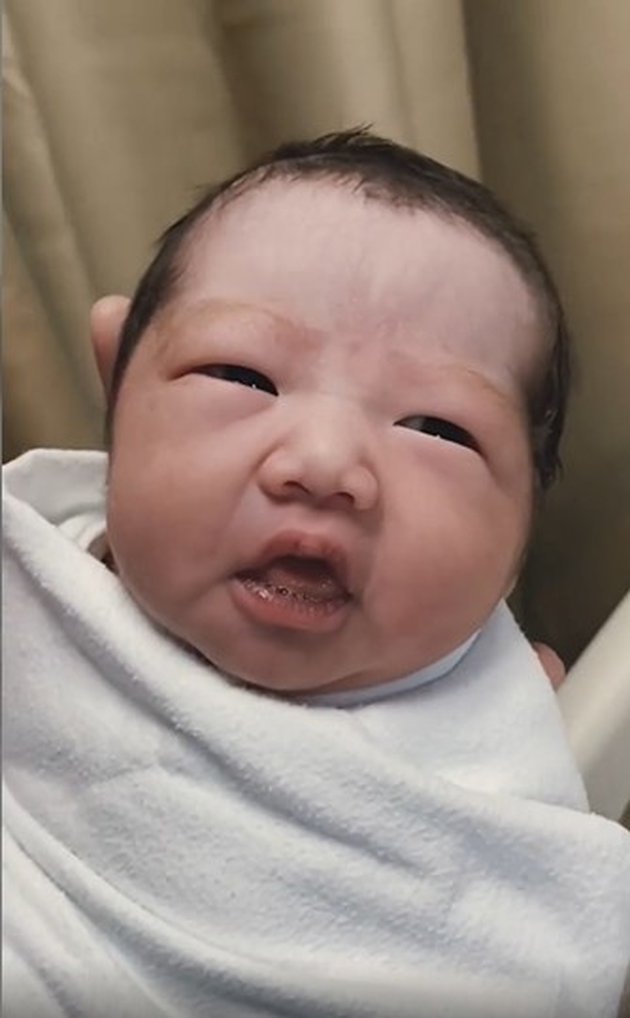 The Moments of the Birth of Dion Wiyoko's First Child, a Baby Girl - Her Cute Chubby Cheeks are Adorable