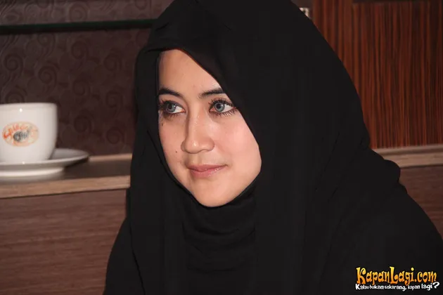 Umi Pipik featuring Medina