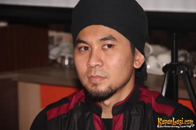 Umi Pipik featuring Medina