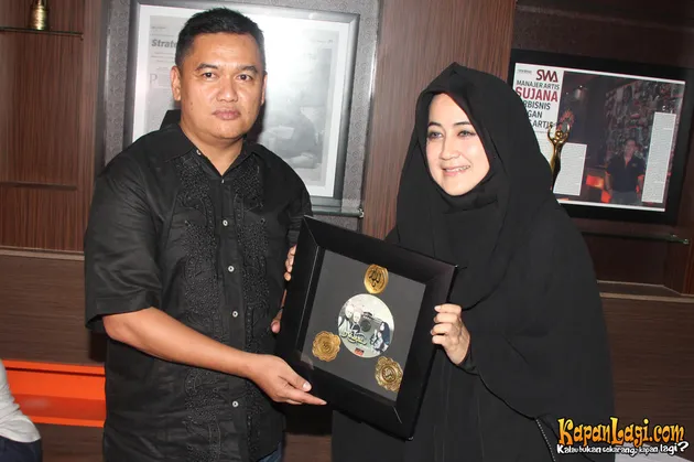 Umi Pipik featuring Medina