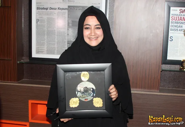 Umi Pipik featuring Medina