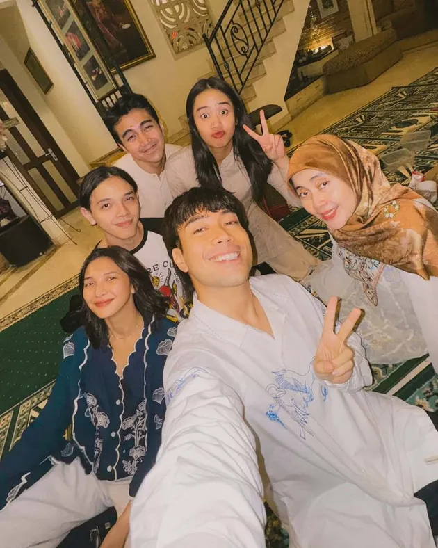 Vidi Aldiano Bersama Keluarga Tercinta