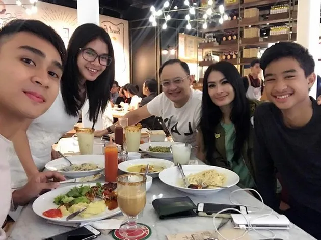 anak artis, anak selebriti, anak iis dahlia