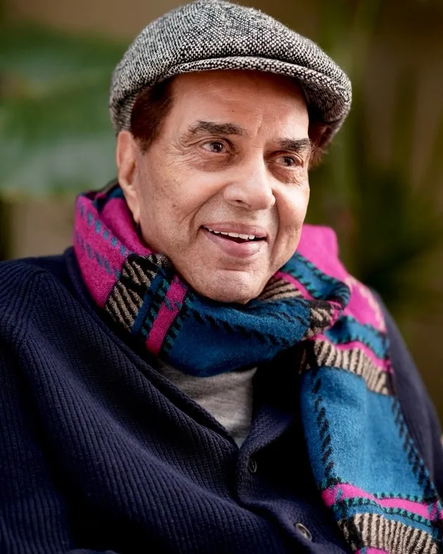 Dharmendra pakai syal