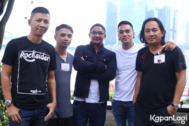 Pasha pun nampak ada bersama mereka untuk merayakan dua dekade mereka bersama. Tak banyak pergantian personel sejak Ungu berdiri, dan posisi ini adalah yang paling solid sejak sekitar 11 tahun terakhir.