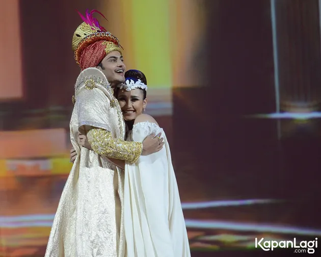 Ayu Ting Ting &amp; Ravi Bhatia