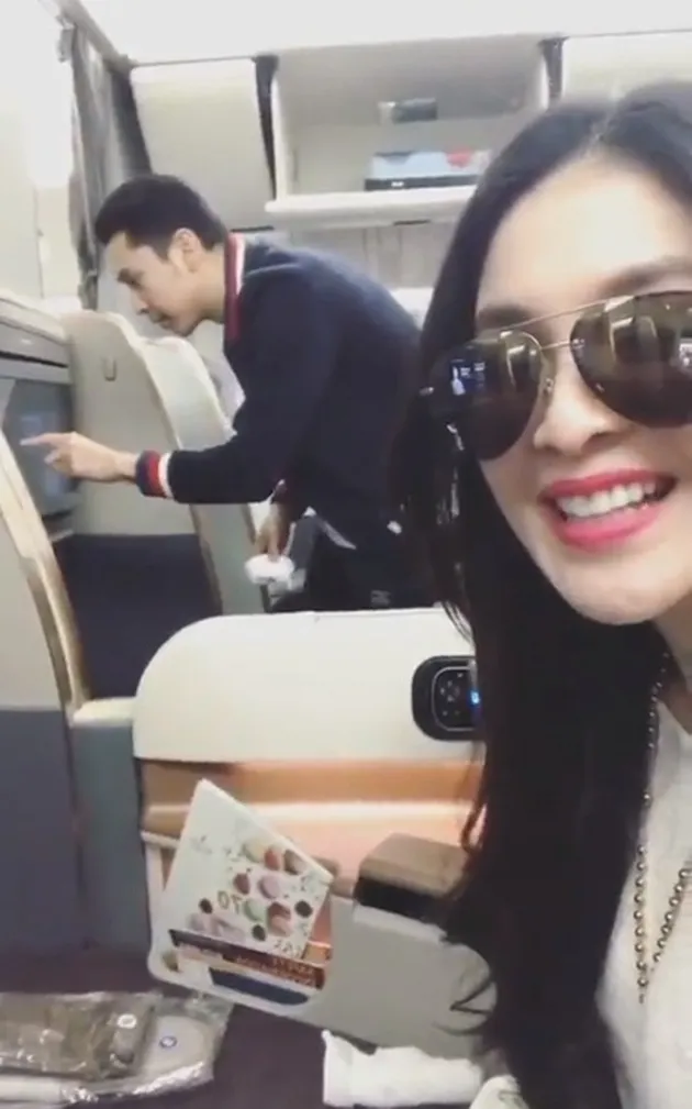 sandra dewi dan suami ke melbourne