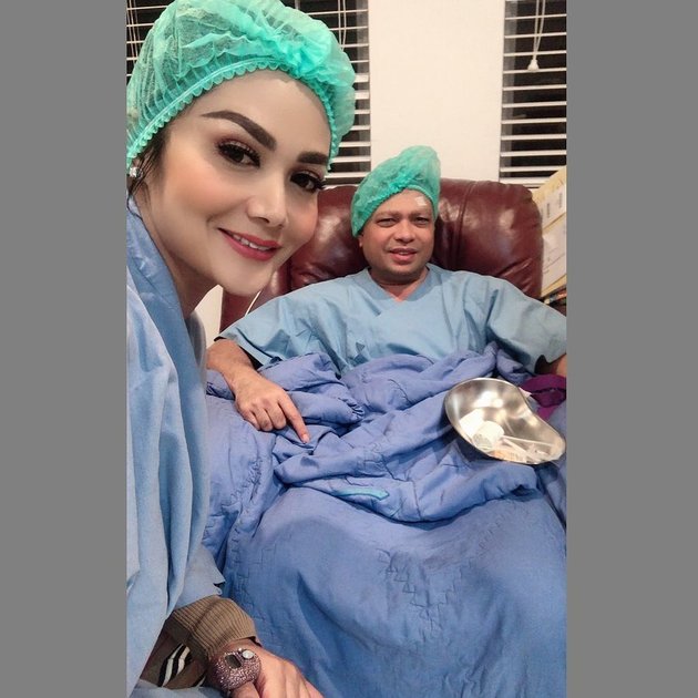 In the Midst of Cracks Issue, Raul Lemos Undergoes Eye Surgery as Krisdayanti Remains Faithful by His Side