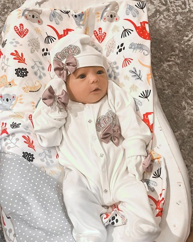 Taught to Cover Her Body Since She Was a Baby, 8 Photos of Baby Ameena, the Daughter of Aurel Hermansyah and Atta Halilintar, Wearing Covered Outfits