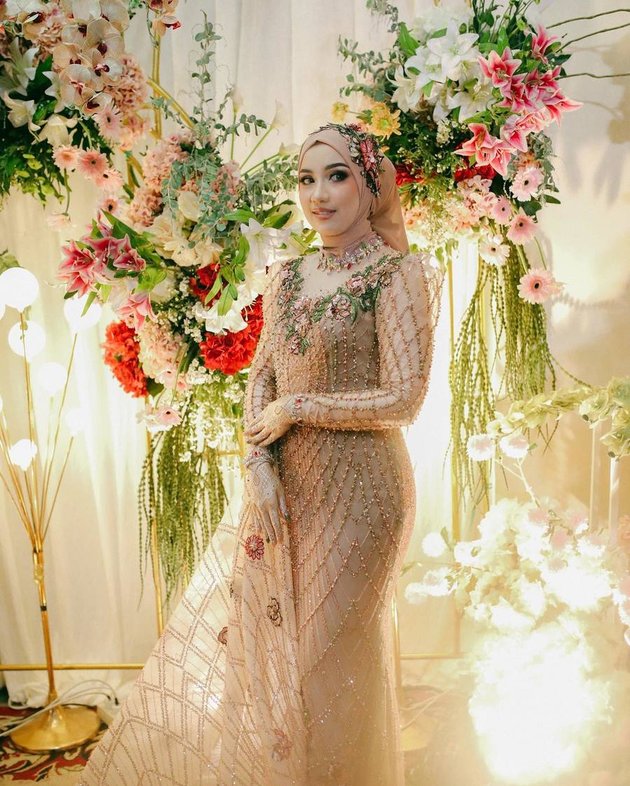Secretly Engaged, Amira Reza Zakarya's Beautiful Natural Fiancé Now in the Spotlight