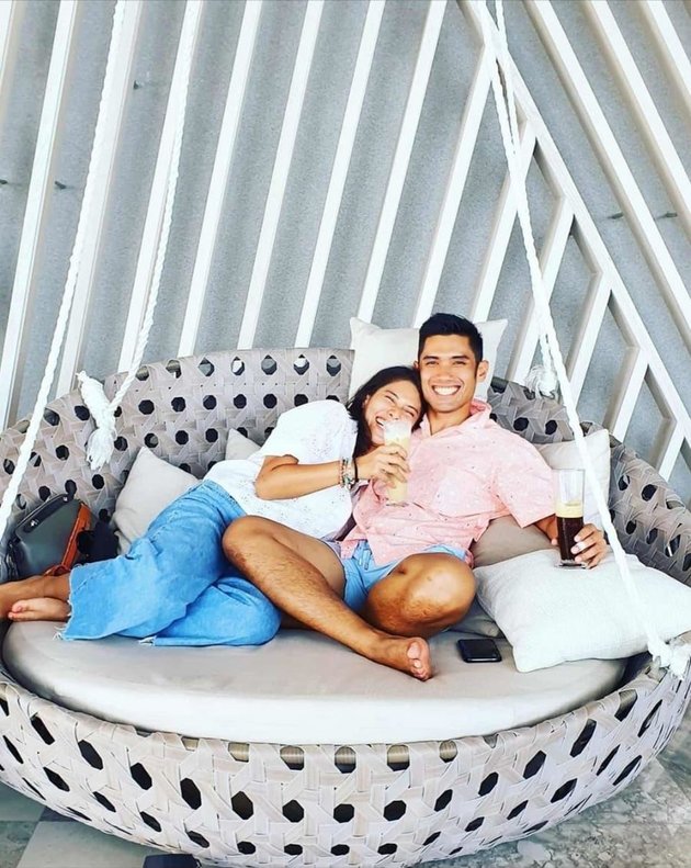 Dian Sastro's Vacation to NTT with Family, Relaxing with Husband