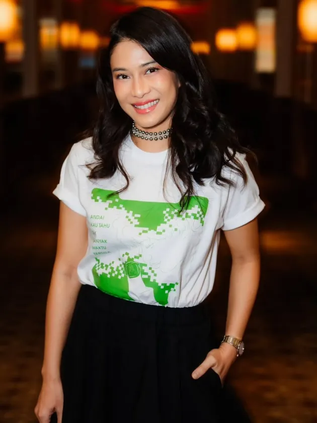 Dian Sastro Pakai Kaus Esok Tanpa Ibu (Mothernet)