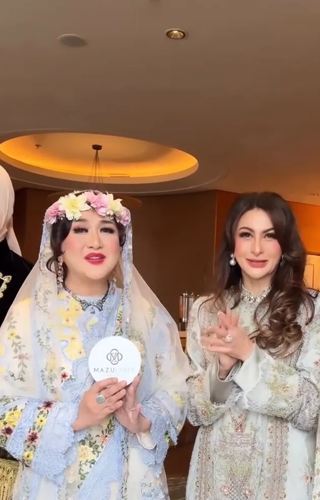 Diana Pungky dan Paramitha pakai gamis