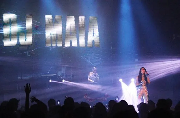 Saat DJ Maia tampil di atas panggung bersama Meichan Munoz, ada satu kejutan lho yang dihadirkannya. Ternyata sang putra sulung, Al Ghazali di ajak tampil di atas panggung.