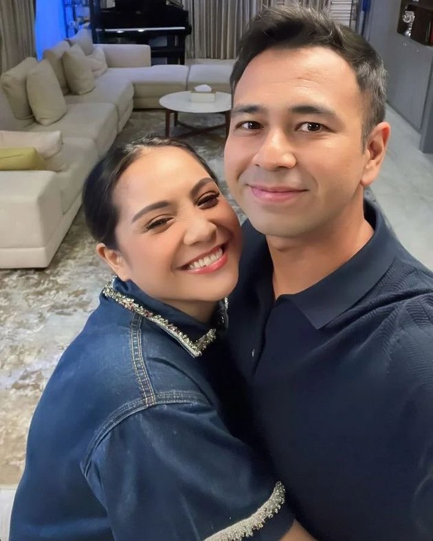 Rafathar Said Their Affection is Just Acting, Here's a Photo of Raffi Ahmad and Nagita Slavina Hugging and Kissing Caught on Camera