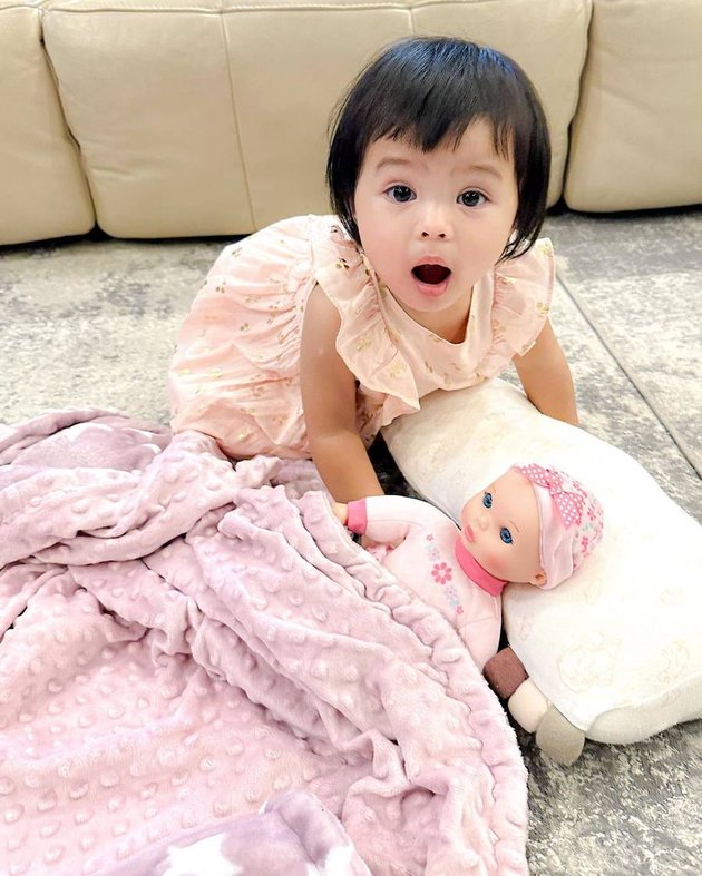 Bullied by Netizens to be Called Down Syndrome, the Latest Portraits of Baby Ameena, Daughter of Atta and Aurel, Who is Now Even More Adorable