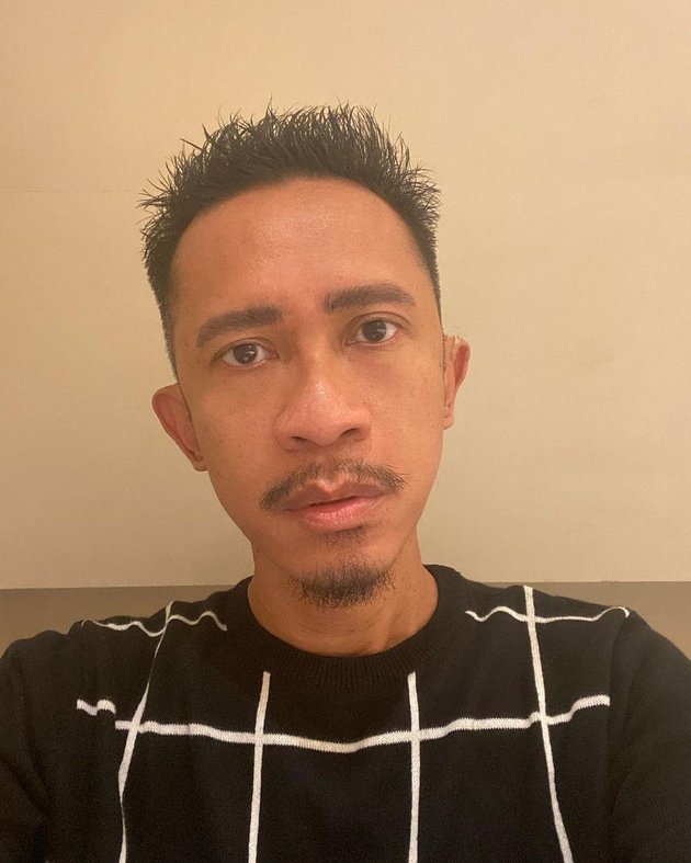 “Tiba-tiba ngomong ‘kembali ke kodratnya’ emang saya dihormon gitu, tebas otong gitu? Emang saya tambah dada gitu?” tutur Aming yang cukup terganggu dengan sejumlah cibiran.