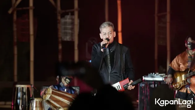 Di antara beberapa performer, penampilan Fariz RM adalah yang paling ditunggu. Selain itu konser kali ini juga menampilan Janapati, Surabaya Pahlawan Jazz, Dua Empat dan The Jam's.