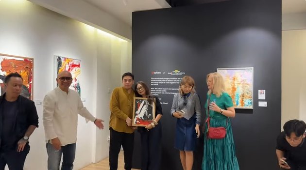 Held at the Luxury Gallery, 10 Photos of Omar's Solo Exhibition, Cindy Fatika Sari's Son Before Moving to Canada - His Paintings are in Demand by the Italian Ambassador