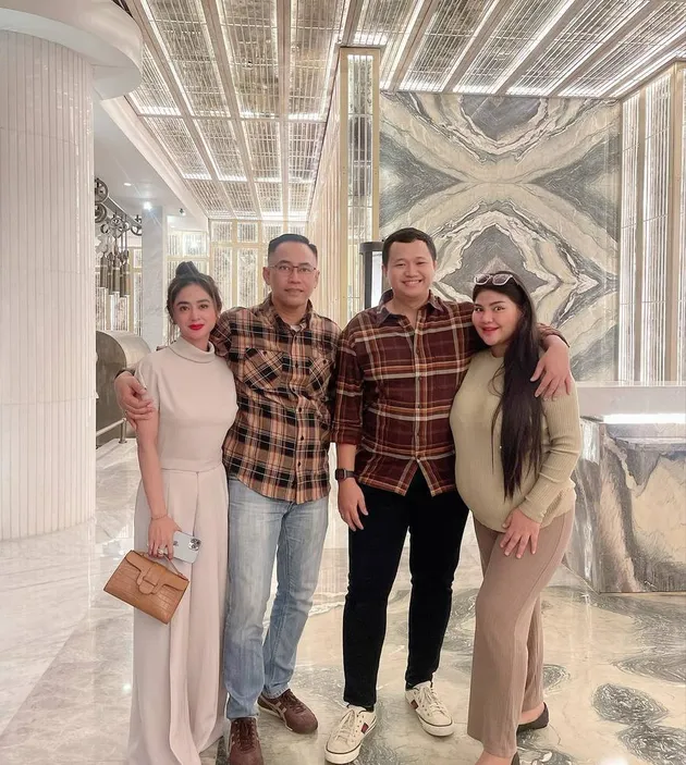 Rosa Meldianti Sepupu Dewi Perssik melahirkan