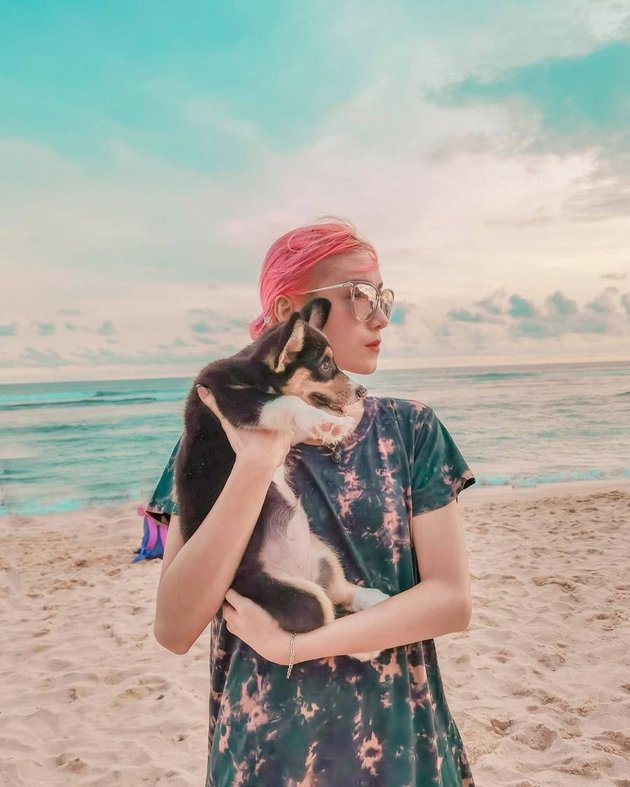 Criticism for Keeping Dogs and More Tattoos, Here are 8 Photos of Dara The Virgin who has Lived in Bali for over a Year - Fearlessly Responding to Haters