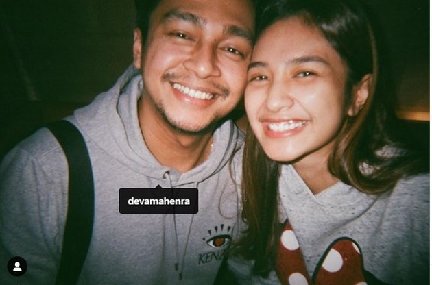 Reported Dating, Sneak a Peek at the Rarely Seen Moments of Mikha Tambayong and Deva Mahenra Together