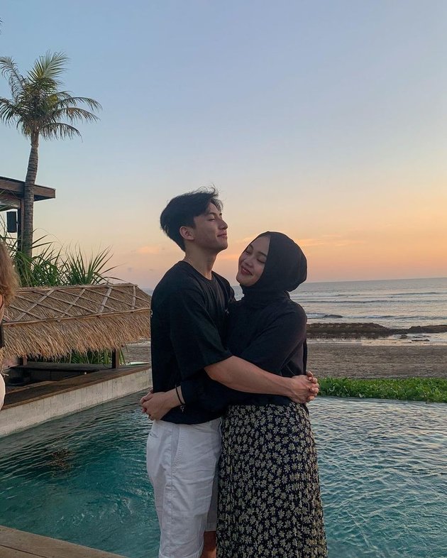 Reported Breakup, 11 Intimate Photos of Putri Delina and Jeffry Reksa with Different Beliefs - Admitting to Preparing for Marriage and a House