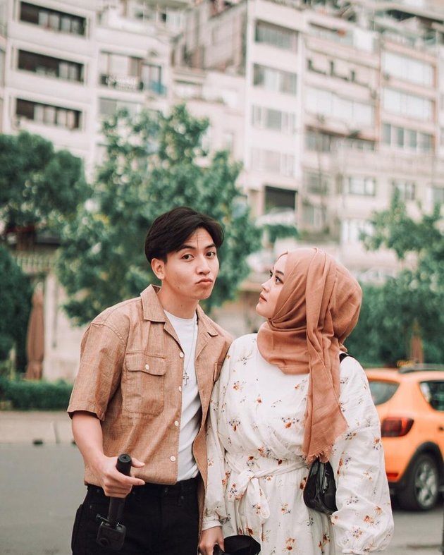 Reported Breakup, 11 Intimate Photos of Putri Delina and Jeffry Reksa with Different Beliefs - Admitting to Preparing for Marriage and a House