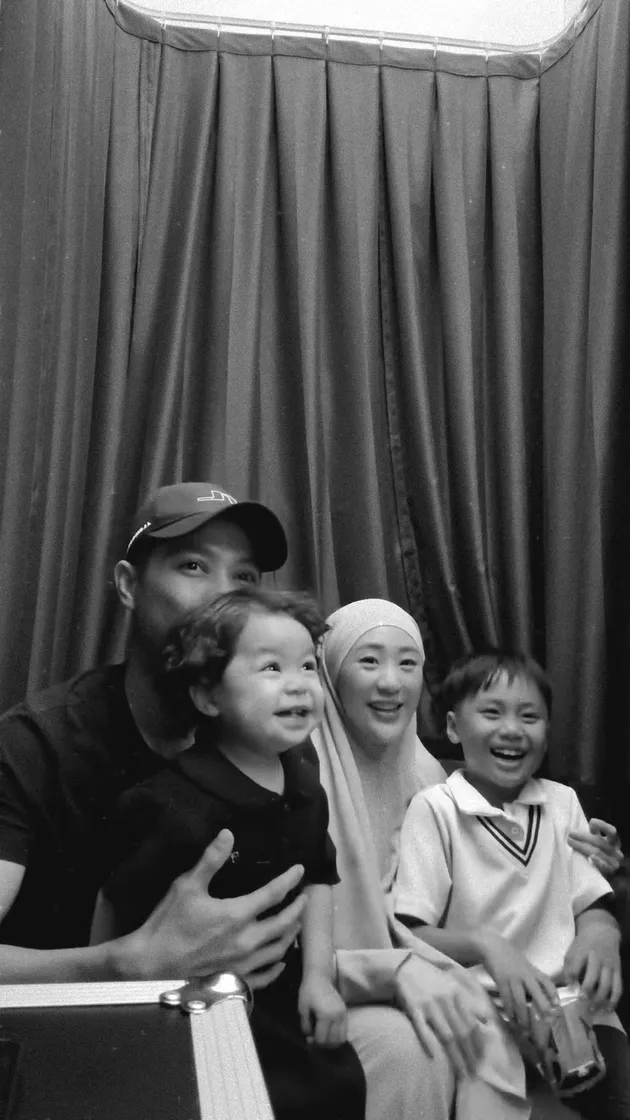 momen foto box keluarga Larissa Chou