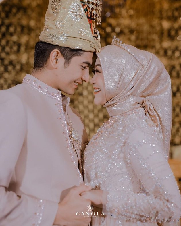 Reported to be Pregnant, Here are 15 Intimate Photos of Ria Ricis with Teuku Ryan at the Ngunduh Mantu Event - Her Stomach Becomes the Spotlight