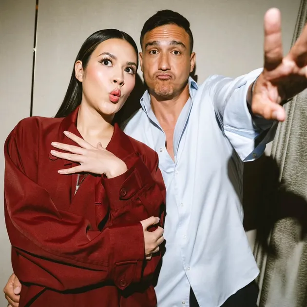 Hamish Daud dan Raisa foto berdua