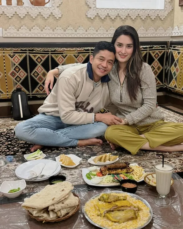 Adly Fairuz dan Angbeen Rishi makan bareng