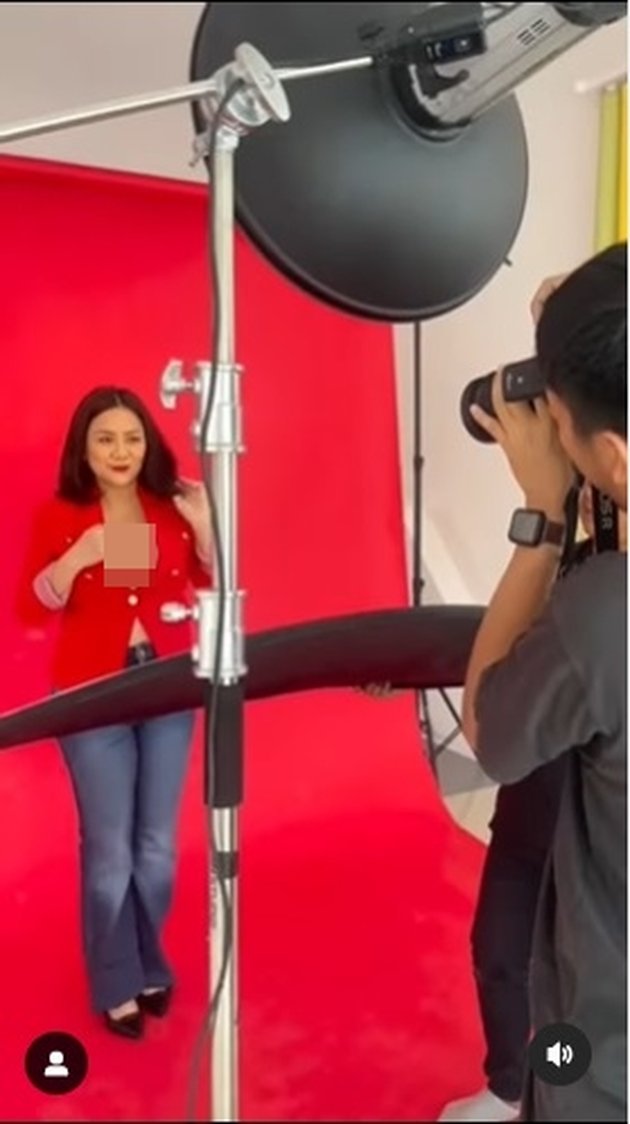 Mistaken for Joining a Party Campaign, 8 Latest Photos of Aunt Ernie Looking Hot in Red Outfits - Making Netizens Distracted and Zoom In