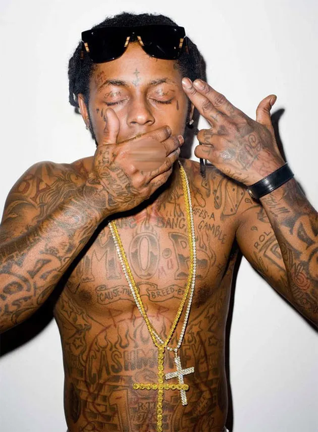 Terakhir ada rapper penuh tato, Lil Wayne. Berperawakan besar dan juga nampak tinggi, ternyata itu semua hanya tipuan saja. 170 centimeter adalah tinggi aslinya.