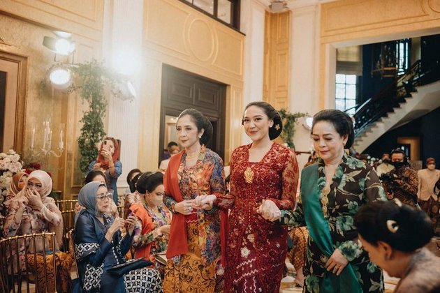 Married with a 199 Gram Gold Dowry, Here are 8 Moments of Siraman and Midodareni of Putri Tanjung Attended by Sri Mulyani to Yenny Wahid