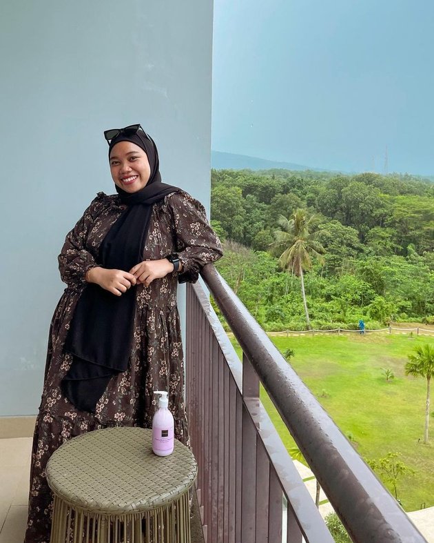Married to Her Own Best Friend, a Meatball Entrepreneur, Here are 7 Beautiful Portraits of Mumuk Gomez After Wearing Hijab - Admits to Longing for a Child
