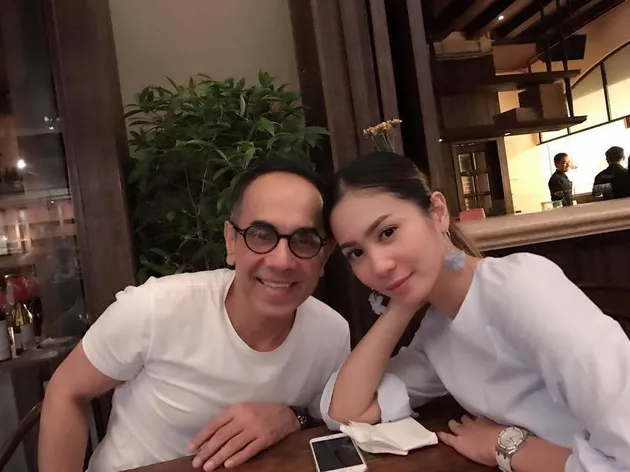 DINNER - LIBURAN, INI DERETAN FOTO KEMESRAAN BUNGA ZAINAL ...