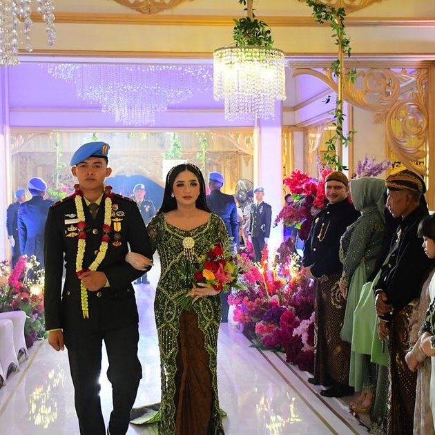 Married to Abdi Negara, 8 Portraits of A Rafiq's Grandchild Wedding - Guest Star King Nassar