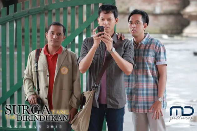 Adegan SURGA YANG TAK DIRINDUKAN