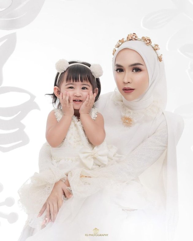 Called Fairy Mother and Little Princess, here are 8 Latest Photoshoot Portraits of Ria Ricis and Moana - Looking Beautiful in All White