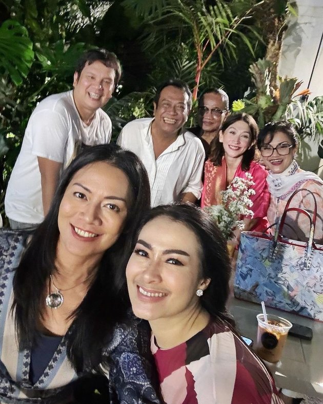 Called the Most Hilarious Bukber, Here are 8 Photos of Artists Attending Iftar Together at Yuni Shara's House - Including Iis Dahlia to Vina Panduwinata