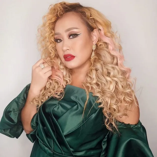 Kontroversi pinkan mambo