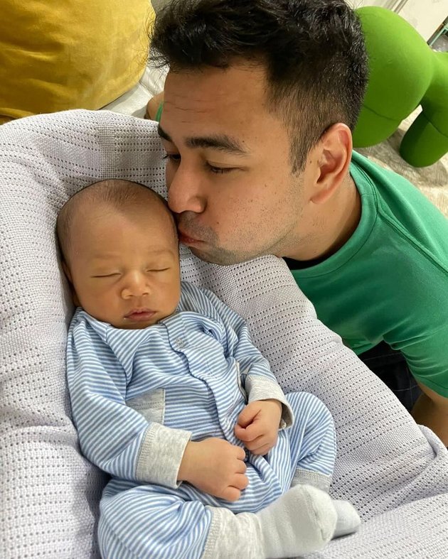 Called the Twin of His Father, 8 Photos of Baby Rayyanza with Raffi Ahmad - Handsome Competitor