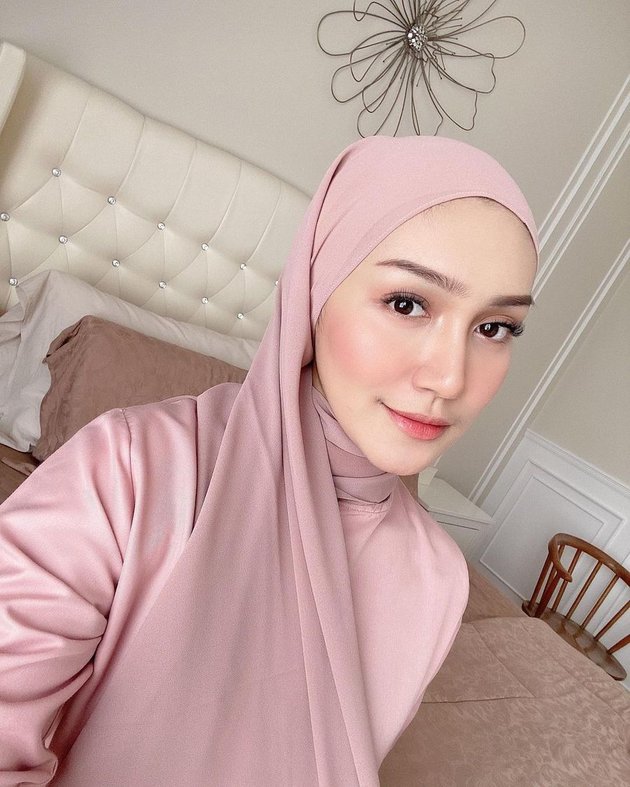 Called More Beautiful, Here are 9 Photos of Melody Prima Telling Her 5-Year Struggle in Wearing Hijab - Feeling Comfortable and Proud