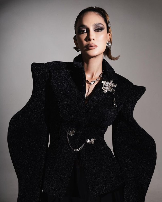 Called Similar to Angelina Jolie, Here are 8 Photos of Luna Maya in the Latest Photoshoot - Full of Charm Until Being Called the Icon of Beautiful Women in Indonesia