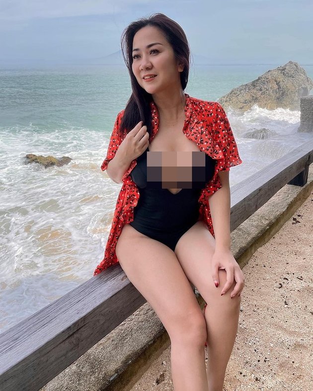 Called the Unity of the Nation, 8 Photos of Aunt Ernie Hot Wearing a Two-Piece Bikini - Successfully Making Netizens Lose Focus